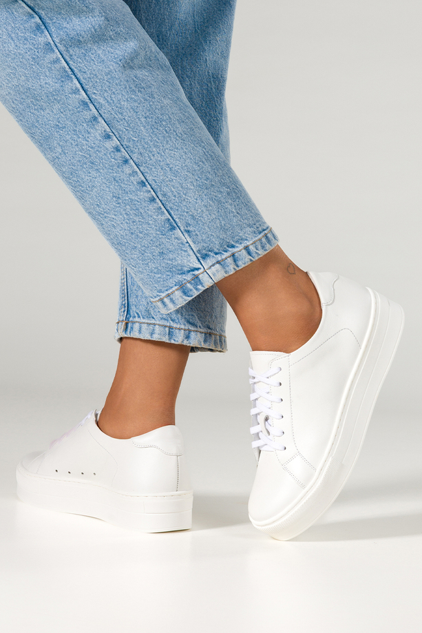 Białe sneakersy skórzane damskie creepersy sznurowane PRODUKT POLSKI Casu 2691