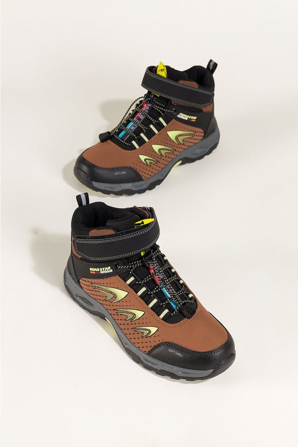 Brązowe buty trekkingowe damskie na bieżnikowanej podeszwie z regulowaną elastyczną sznurówką czarne wstawki softshell Casu 7689-2D