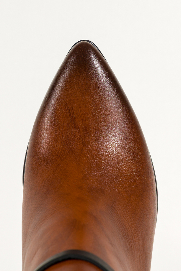 Brązowe botki skórzane damskie kowbojki na ściętym klocku guma w cholewce pasek ze stalową ozdobą PRODUKT POLSKI Casu 39435