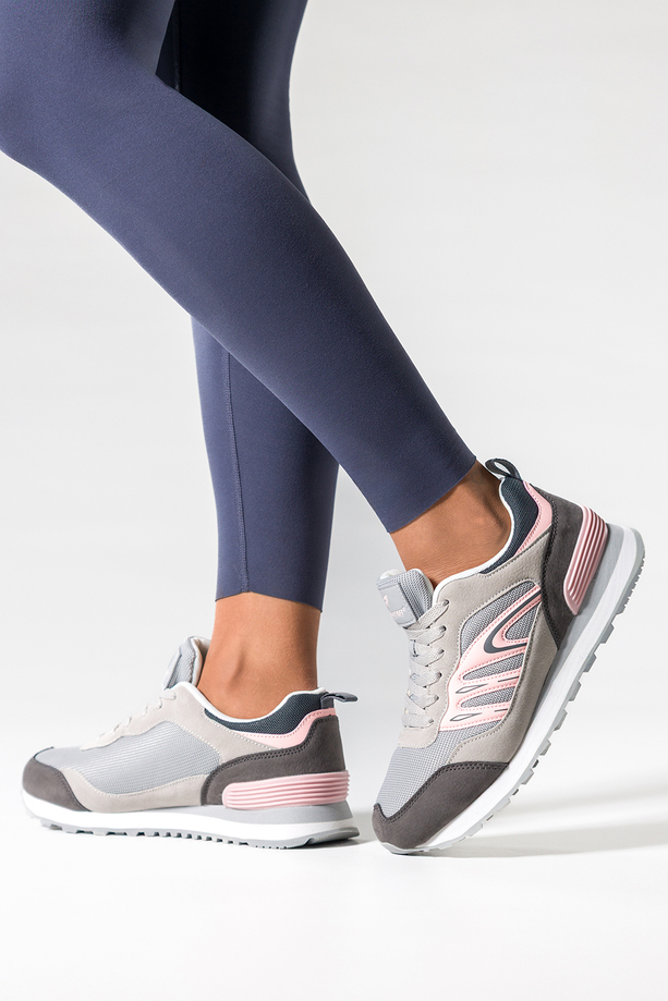 Szare sneakersy damskie buty sportowe na żłobionej podeszwie sznurowane różowe wstawki Casu 7398-0D