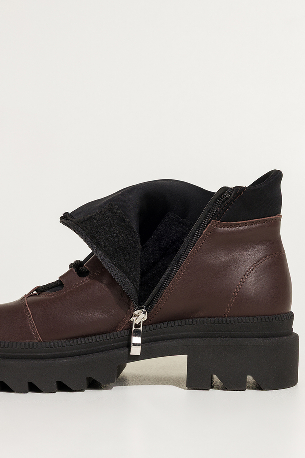 Czekoladowe botki skórzane damskie na bieżnikowanej podeszwie sznurowane PRODUKT POLSKI Casu A099