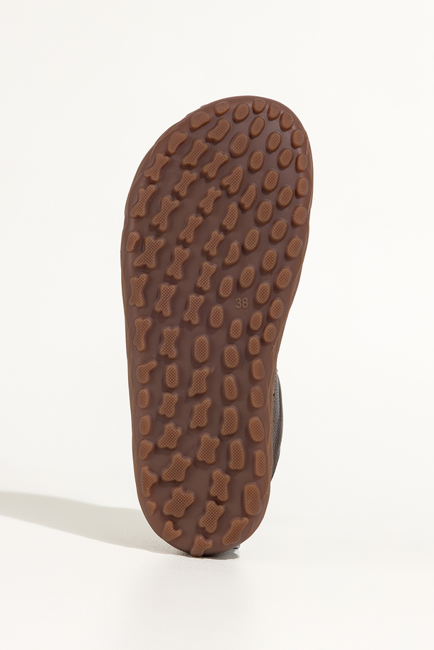 Czekoladowe sneakersy barefoot skórzane damskie szerokie na elastycznej żłobionej podeszwie miedziane wstawki sznurowane PRODUKT POLSKI Casu 89797