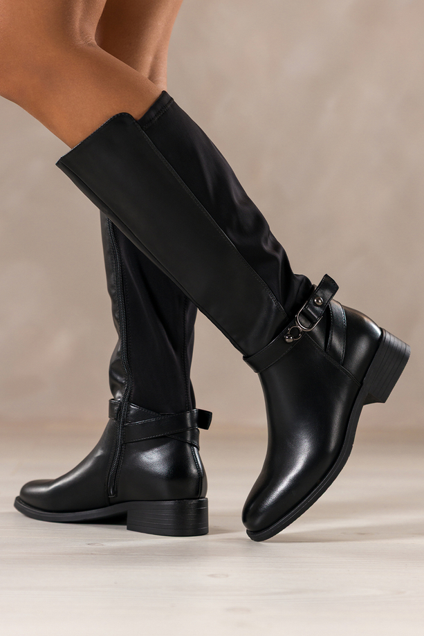 Czarne kozaki damskie na klocku elastyczna cholewka pasek ze stalową ozdobą Casu D728-8