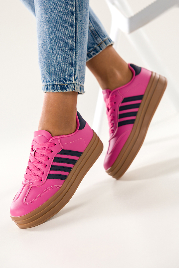 Różowe sneakersy damskie buty sportowe na żłobionej platformie sznurowane granatowe wstawki Carla ZW327
