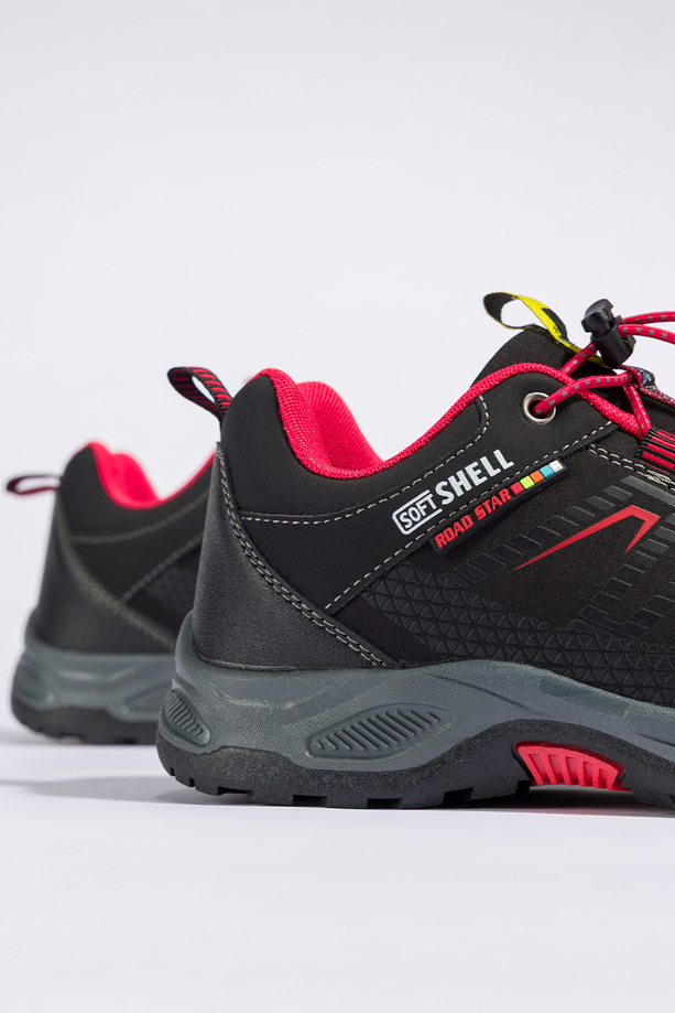 Czarne buty trekkingowe damskie buty sportowe na bieżnikowanej podeszwie z regulowaną elastyczną sznurówką czerwone wstawki softshell Casu 2213-7W