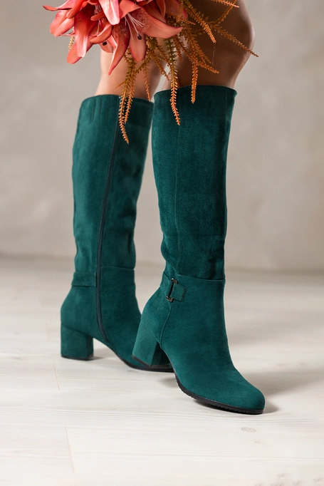 Zielone kozaki na słupku damskie z ozdobą Casu D19X14-G