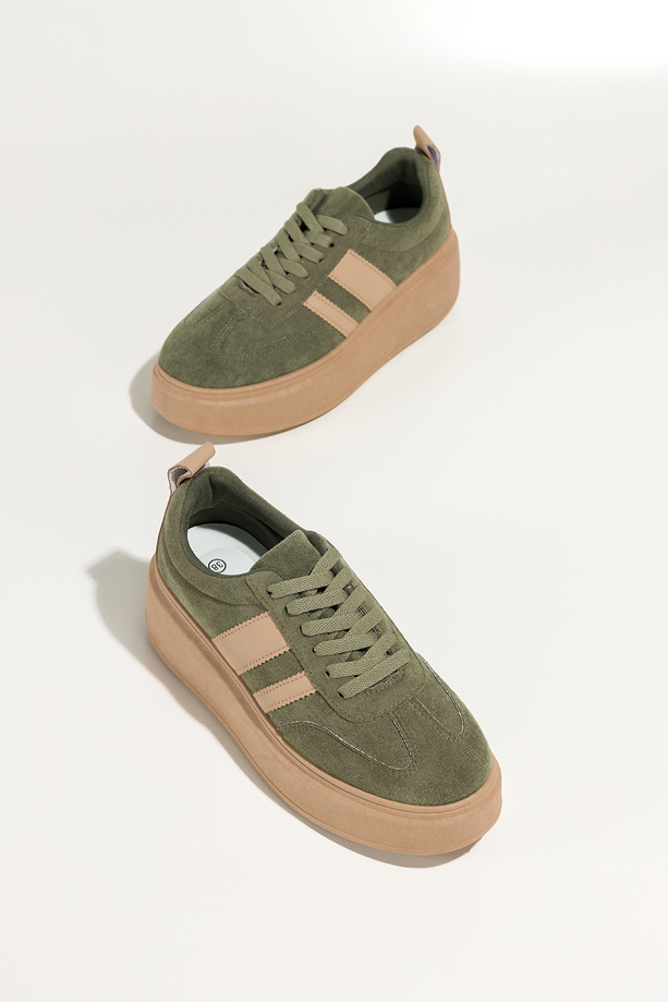 Zielone sneakersy damskie creepersy na platformie beżowe wstawki sznurowane Carla 9156