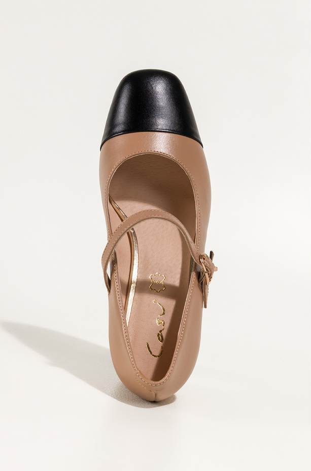 Beżowe czółenka skórzane damskie Mary Jane z paskiem na niskim klocku czarny nosek PRODUKT POLSKI Casu 7153-899-794