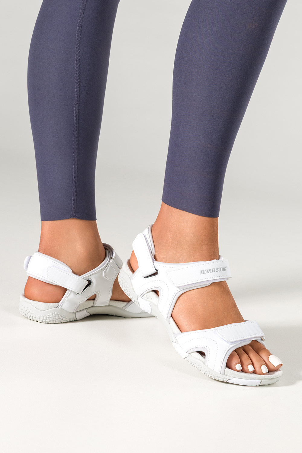 Biae sanday damskie sportowe na rzep z elastyczn pask podeszw szare wstawki Casu 2306-2W