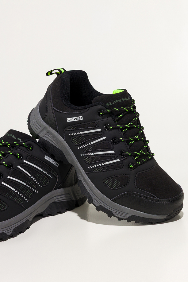 Czarne buty trekkingowe damskie buty sportowe softshell na bieżnikowanej podeszwie sznurowane białe i seledynowe wstawki Carla 1540