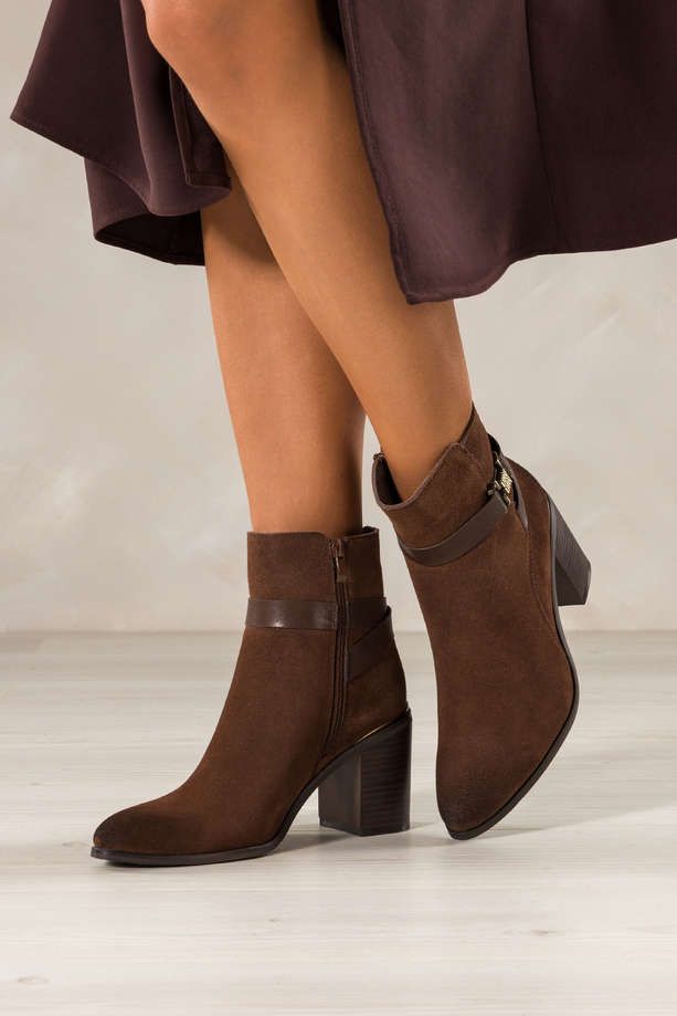 Czekoladowe botki skórzane damskie Sergio Leone na słupku pasek ze złotą ozdobą YG74615-H