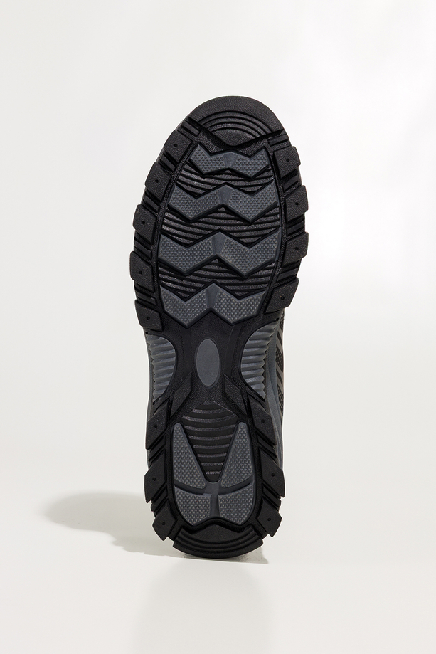 Czarne buty trekkingowe damskie buty sportowe softshell na bieżnikowanej podeszwie szare wstawki sznurowane Carla EY82933-8