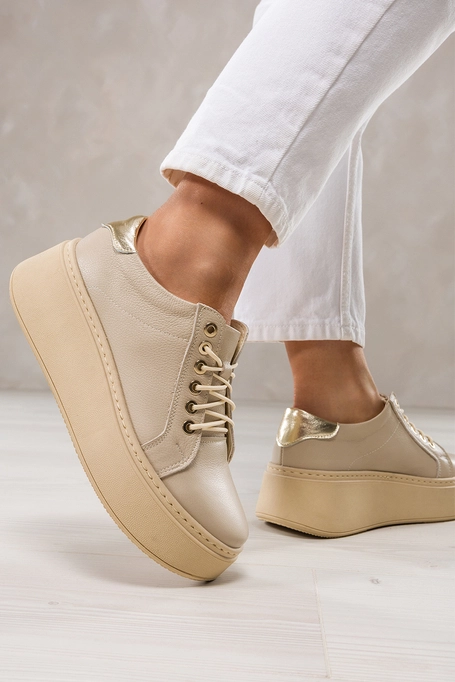 Beżowe sneakersy skórzane damskie creepersy sznurowane złote dodatki PRODUKT POLSKI Casu 516