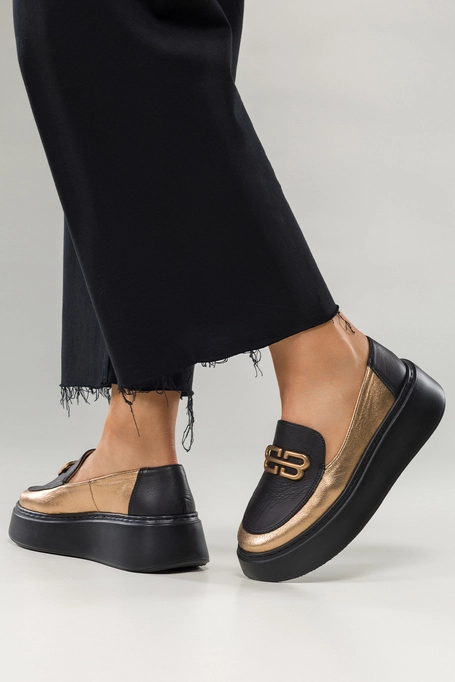 Czarne mokasyny skórzane damskie creepersy na platformie z miedzianą ozdobą miedziane wstawki PRODUKT POLSKI Casu N1093