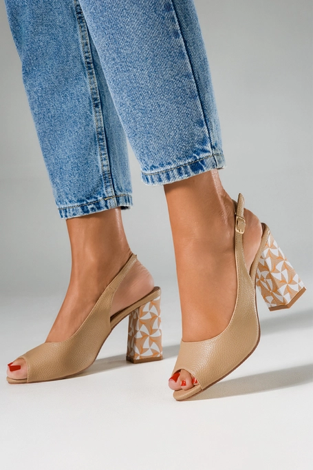 Beżowe sandały damskie na ozdobnym słupku ze skórzaną wkładką Casu D24X11-BE