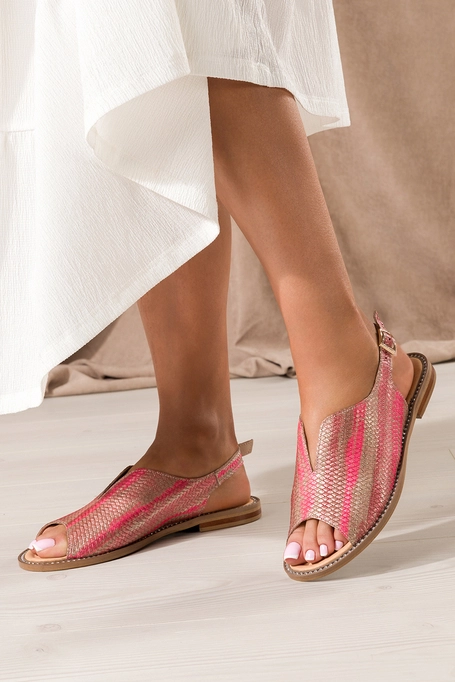 Wielokolorowe sandały skórzane damskie zabudowane na ozdobnej płaskiej podeszwie z cyrkoniami PRODUKT POLSKI Casu 01088-2198