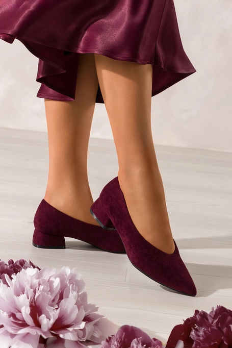 Bordowe baleriny damskie na niskim obcasie wycięcie z przodu Carla T654P